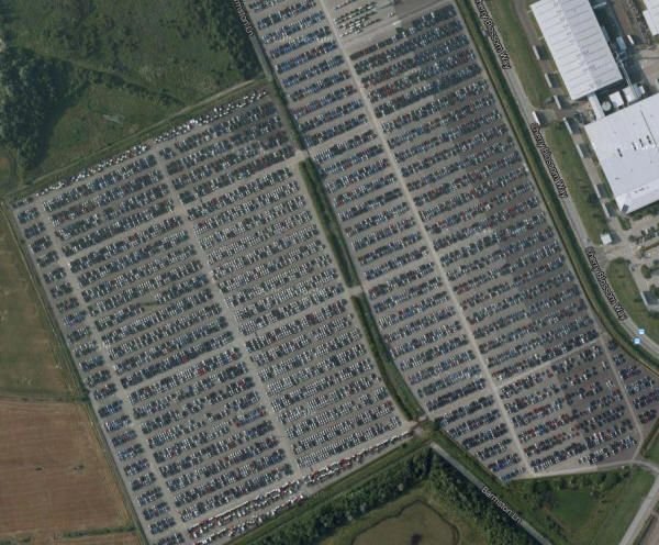 FOTO Imaginea CRIZEI in industria auto! Sute de mii de masini noi, ABANDONATE pe camp!_18