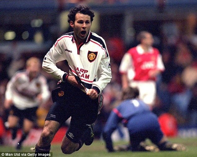 La 40 de ani, Ryan Giggs se retrage de pe teren! Scrisoare EMOTIONANTA de adio catre fanii lui United: 