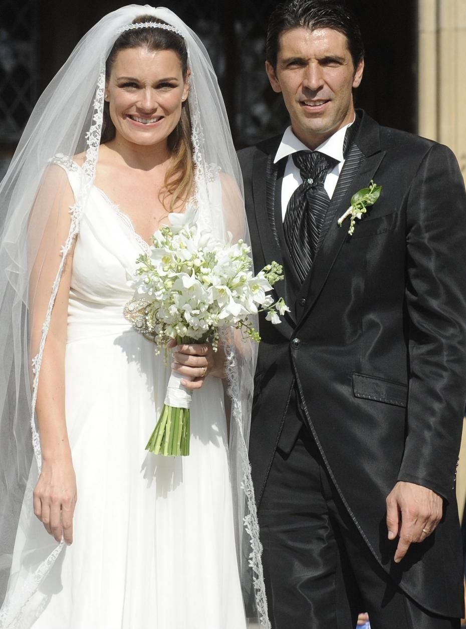 Juve petrece, Buffon PLANGE! Portarul Italiei a divortat de sotie: 