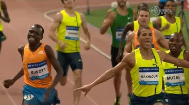 Nebunie! A alergat 800 de metri, apoi s-a intamplat asta! Ce a patit inainte de finish! VIDEO