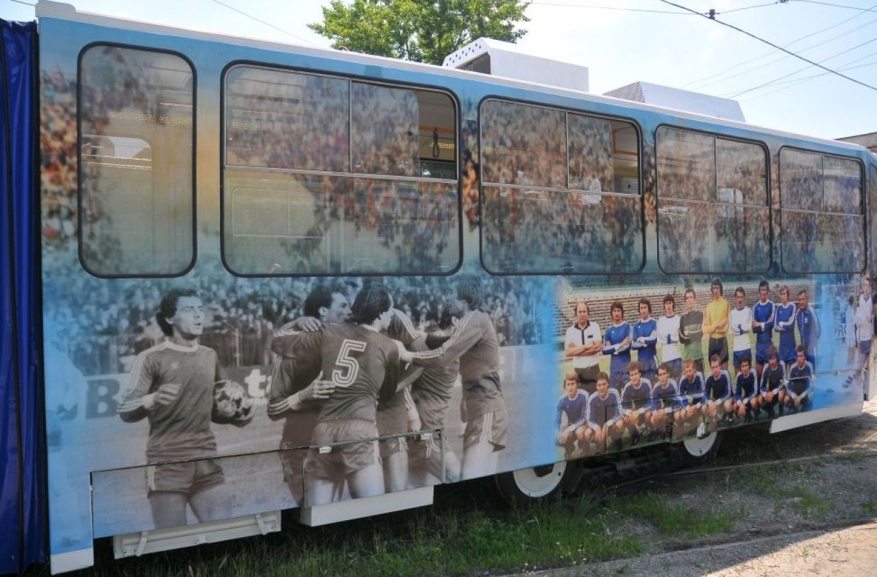 E unic in Romania: Cum arata tramvaiul pe care a fost vopsita intreaga Craiova Maxima. FOTO & VIDEO_2