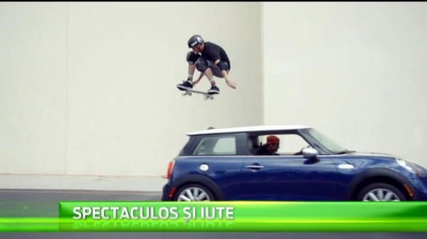 Si-a luat skate-ul si a sarit peste o masina aflata in mers! NEBUNIA a fost filmata! Vezi ce a reusit Tony Hawk