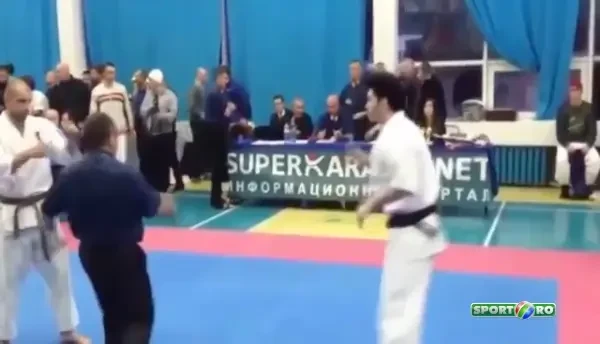 A stat in picioare doar TREI seconde! Toata sala a AMUTIT dupa lovitura asta! Cea mai tare faza la karate. VIDEO