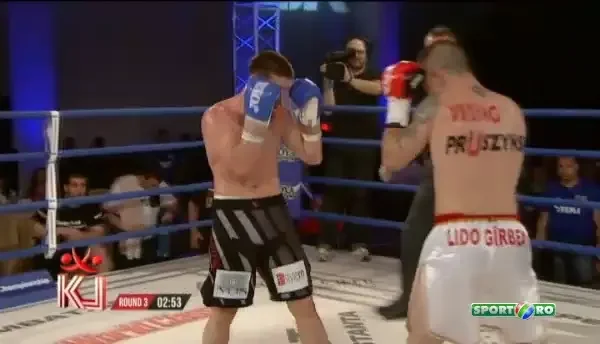 Amasio Paraschiv il invinge pe bulgarul Ivanov, in Gala Local Kombat "Toate loviturile sus"
