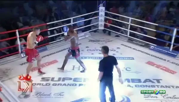 Englezul Jamie Bates il invinge in finala piramidei de la Constanta pe surinamezul Miles Simson!