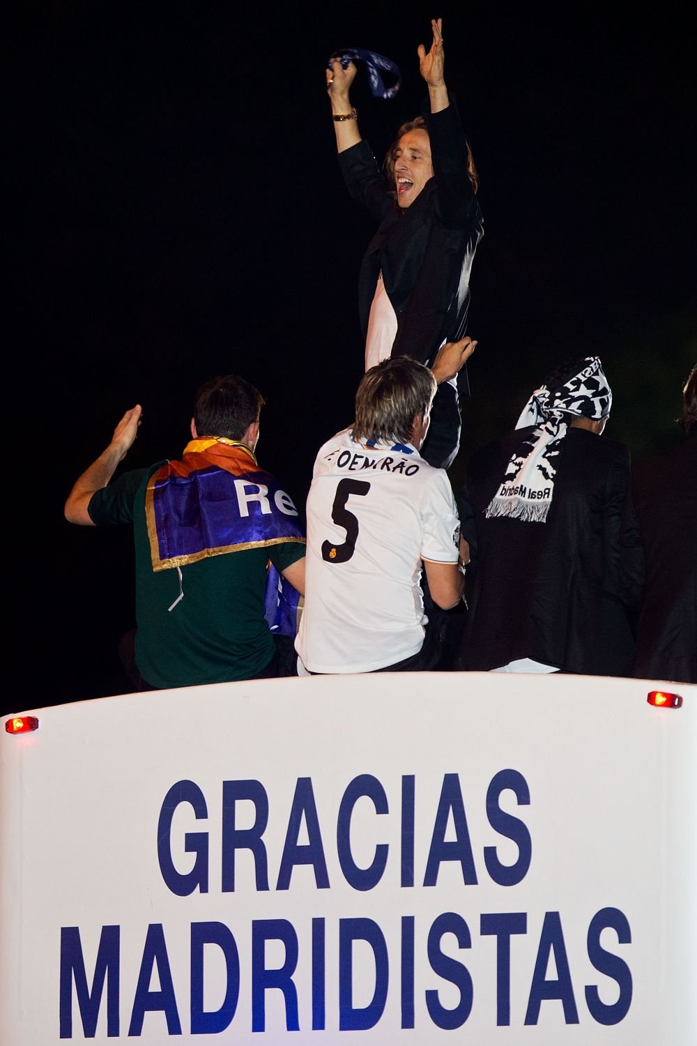 Galerie FOTO | Una fiesta por LA DECIMA! Real a luat a 10a Liga din istorie, Ronaldo si Bale au scos zeci de mii de fani pe strazi_6