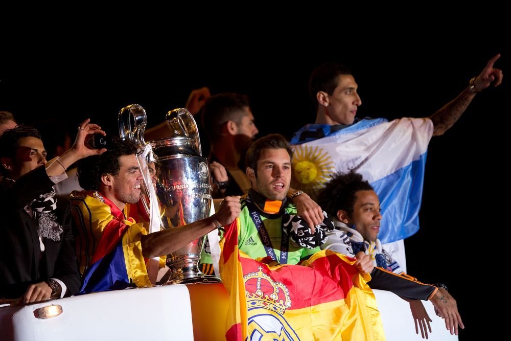 Galerie FOTO | Una fiesta por LA DECIMA! Real a luat a 10a Liga din istorie, Ronaldo si Bale au scos zeci de mii de fani pe strazi_7