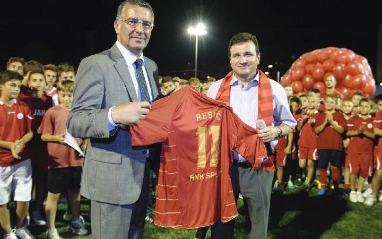 CAZ UNIC! Patronul a scos faxul si l-a anuntat ca nationala il ia la Mondial, in 14 zile era in cantonament! Ce a aflat atunci_2