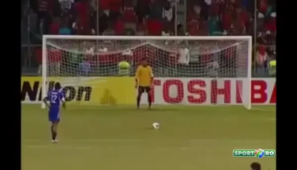 VIDEO FABULOS! Te uiti degeaba la fotbal daca nu vezi asta! Cel mai AMUZANT penalty din toate timpurile!