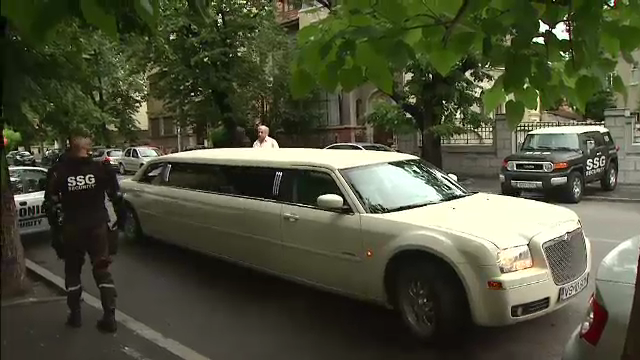 Lasat acasa de Piturca, Sapunaru a organizat nunta zilei in Romania. Cum a venit imbracata mireasa_3