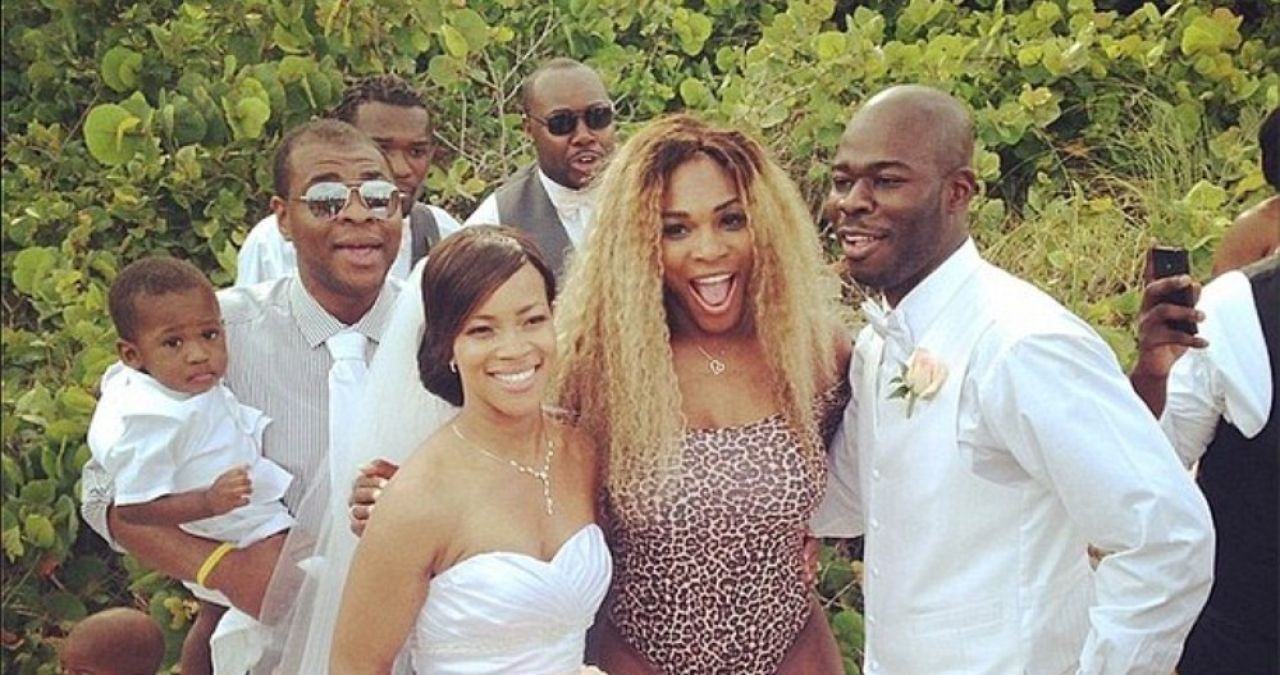 Fotografia de nunta distrusa de Serena Williams. Cum a aparut imbracata intre mire si mireasa. SUPER FOTO_3