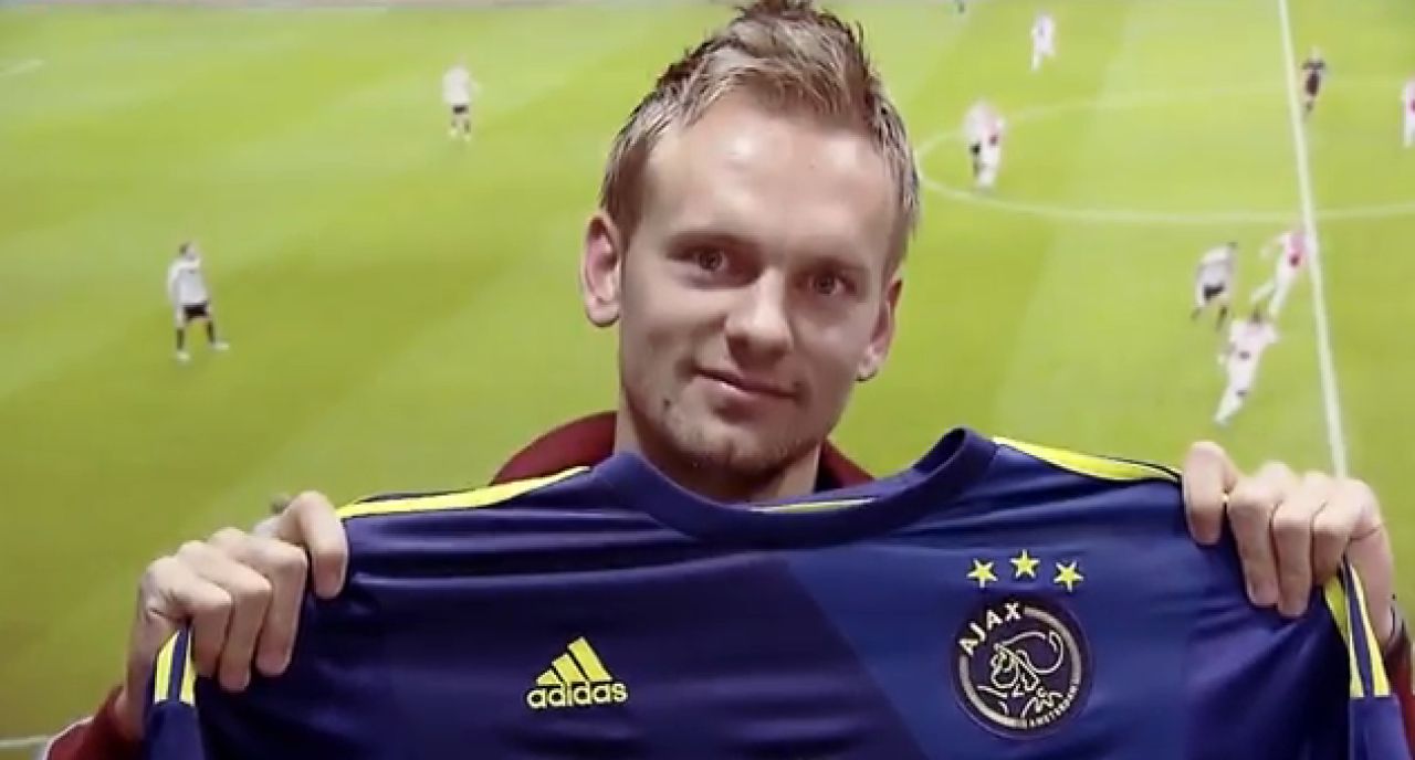 Frank de Boer a facut o criza de nervi cand a aflat ca acesta va fi noul echipament al lui Ajax pentru sezonul viitor! VIDEO_1