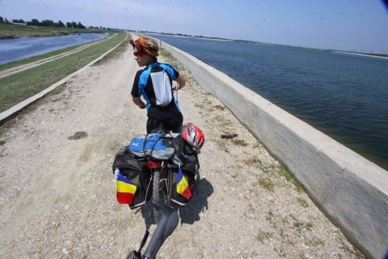 Pana in Indonezia pe bicicleta! Aventura ei incepe ASTAZI - Povestea romancei care strabate planeta pentru a studia_1