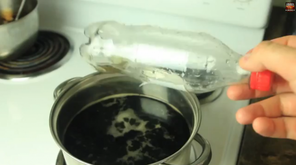 Ce se intampla cand fierbi Coca Cola! Experimentul bizar care i-a uimit pe internauti! VIDEO