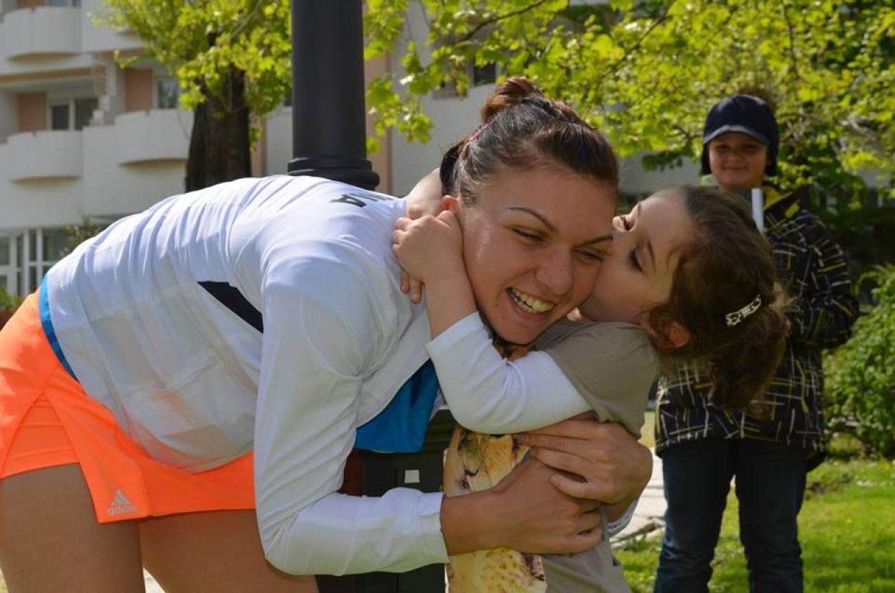 Simona, Romania te iubeste! 20 de milioane de inimi au fost alaturi de campioana noastra! Poze, mesaje si clipuri de la fani:_3