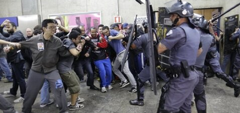 Asa arata Sao Paolo cu 6 zile inainte de mondial! Grava la metrou, proteste si batai teribile cu politistii: VIDEO