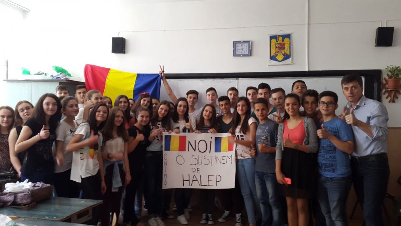 Simona, Romania te iubeste! 20 de milioane de inimi au fost alaturi de campioana noastra! Poze, mesaje si clipuri de la fani:_16