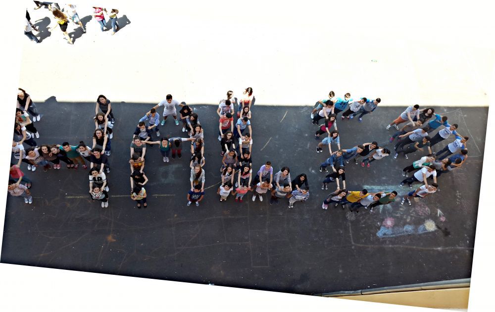 Simona, Romania te iubeste! 20 de milioane de inimi au fost alaturi de campioana noastra! Poze, mesaje si clipuri de la fani:_17