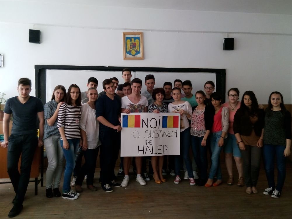 Simona, Romania te iubeste! 20 de milioane de inimi au fost alaturi de campioana noastra! Poze, mesaje si clipuri de la fani:_18