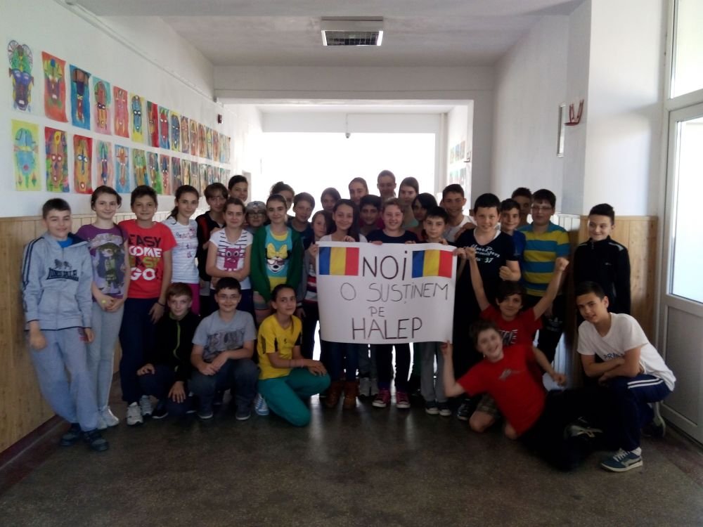 Simona, Romania te iubeste! 20 de milioane de inimi au fost alaturi de campioana noastra! Poze, mesaje si clipuri de la fani:_19