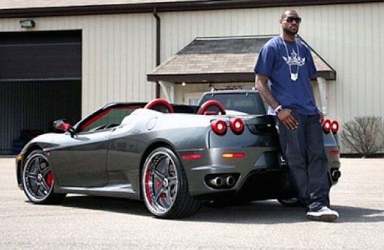 Are Maybach ca al lui Gigi Becali si si-a scris asta pe el! Cum arata colectia fabuloasa de masini a lui LeBron James. SUPER FOTO_3