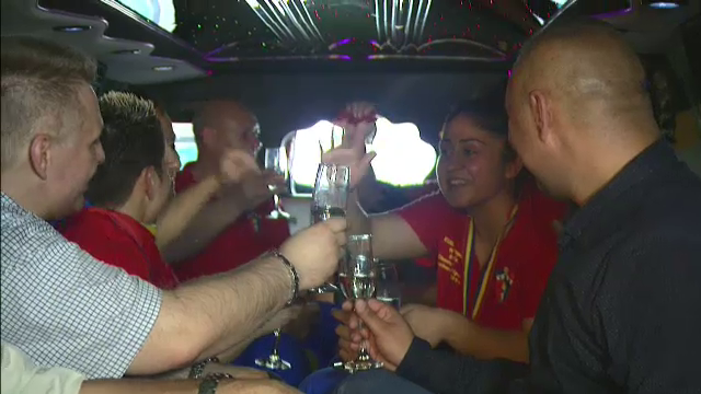 Imaginea zilei in Bucuresti! Limuzina a fost vazuta toata ziua prin Capitala, dar putini se asteptau ca ele sa coboare din ea_5