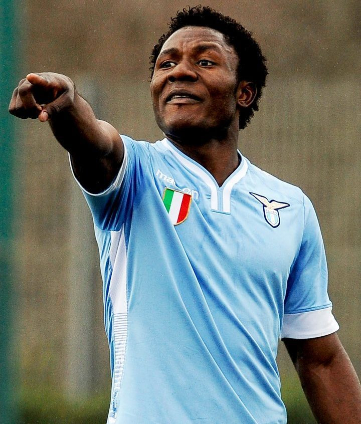 Abandonat la Roma, a ajuns FOTBALIST! Tot ce castiga trimite acasa celor 11 frati, dar NIMENI nu crede ce varsta are!_3