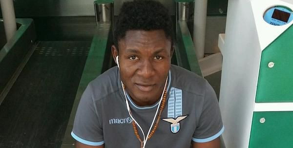 Abandonat la Roma, a ajuns FOTBALIST! Tot ce castiga trimite acasa celor 11 frati, dar NIMENI nu crede ce varsta are!_4