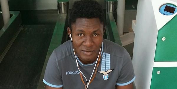 Abandonat la Roma, a ajuns FOTBALIST! Tot ce castiga trimite acasa celor 11 frati, dar NIMENI nu crede ce varsta are!_4