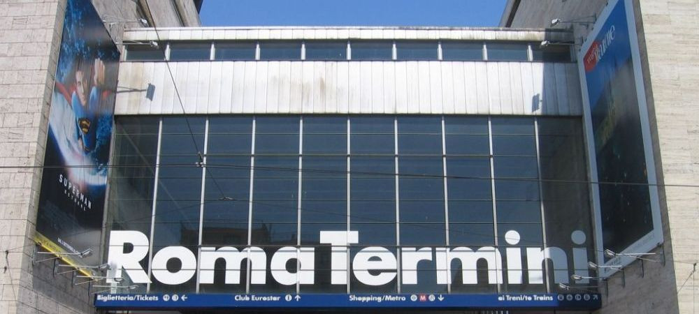 Abandonat la Roma, a ajuns FOTBALIST! Tot ce castiga trimite acasa celor 11 frati, dar NIMENI nu crede ce varsta are!_5