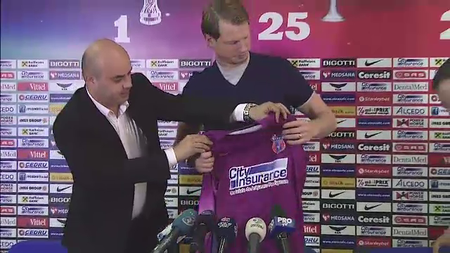 Steaua, lovita de FLACARA VIOLET :) Asa va arata noul tricou de portar pe care il va purta Arlauskis! FOTO