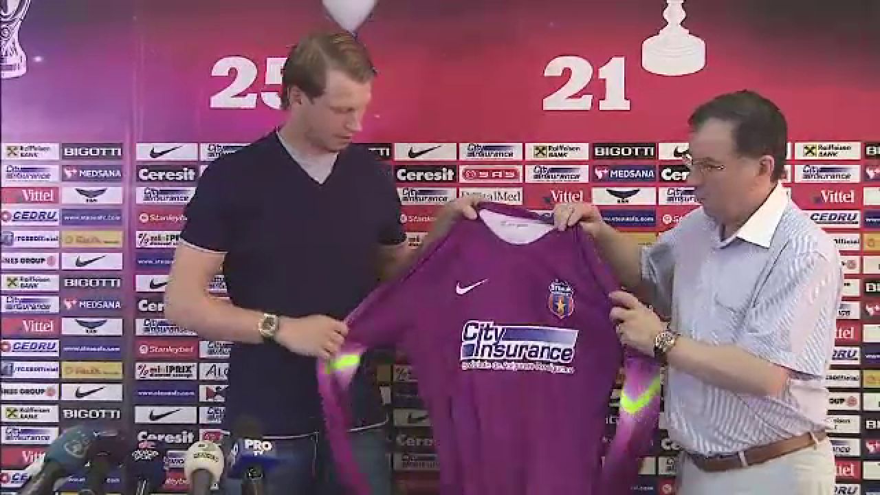 Steaua, lovita de FLACARA VIOLET :) Asa va arata noul tricou de portar pe care il va purta Arlauskis! FOTO_2