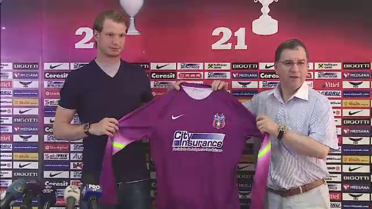 Steaua, lovita de FLACARA VIOLET :) Asa va arata noul tricou de portar pe care il va purta Arlauskis! FOTO_3