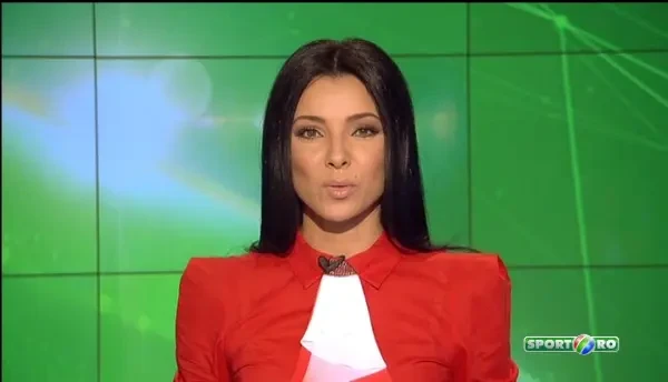 Fanii Simonei au urcat un banner la cea mai inalta cruce din lume amplasata pe munte! VIDEO