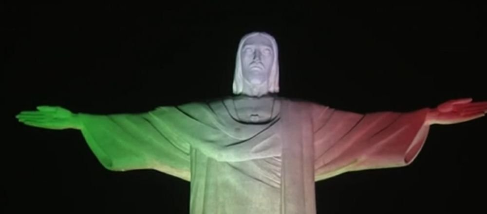 Ce s-a intamplat cu statuia lui Iisus inaintea deschiderii Mondialului din Brazilia! Imaginile fantastice de la Rio. VIDEO
