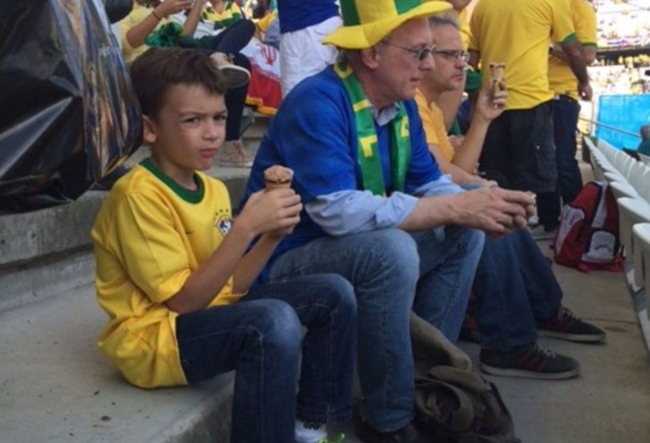 FOTO Brazilienii au COMIS-O! Au vandut bilete pe locuri INEXISTENTE la peste 300 de euro! Ce au facut spectatorii:_2