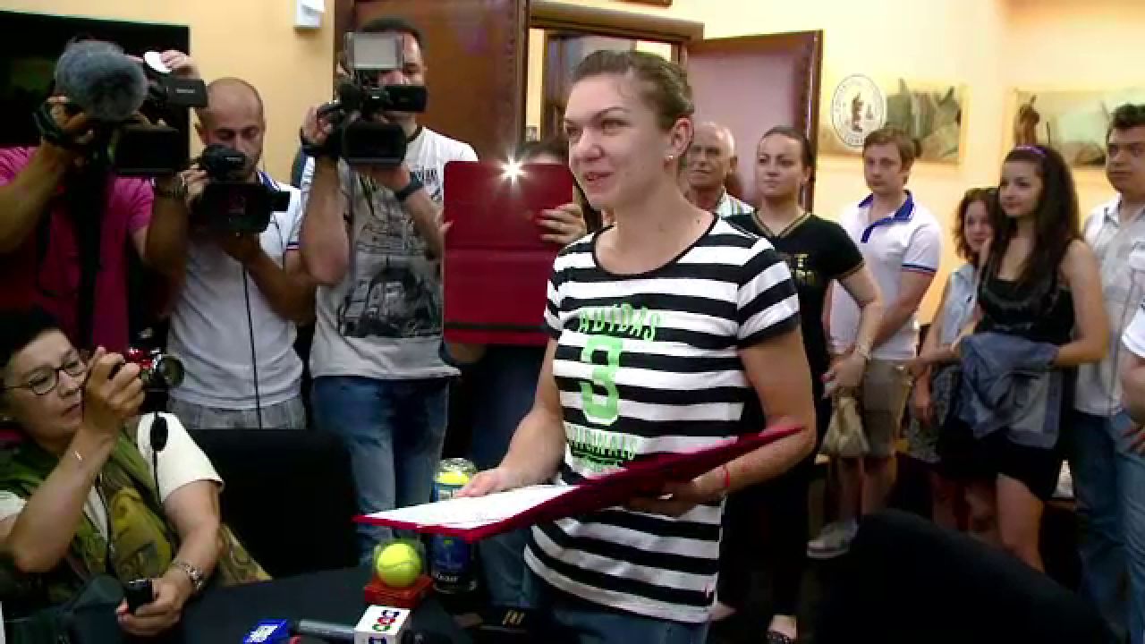 FOTO Simona Halep a mers la scoala in noua masina de 70.000 de euro! Ce propunere a primit la Constanta:_4