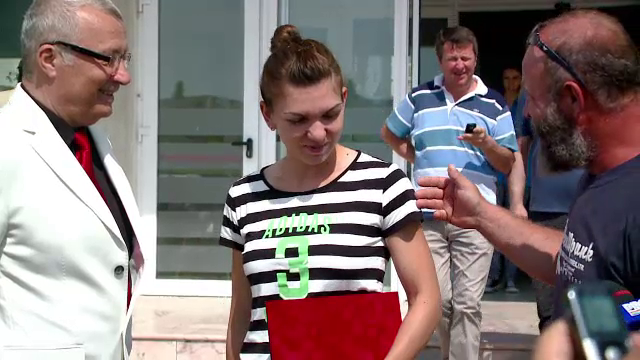 FOTO Simona Halep a mers la scoala in noua masina de 70.000 de euro! Ce propunere a primit la Constanta:_6