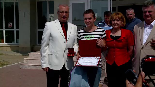 FOTO Simona Halep a mers la scoala in noua masina de 70.000 de euro! Ce propunere a primit la Constanta:_8