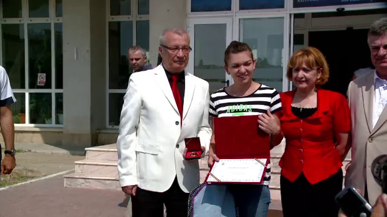 FOTO Simona Halep a mers la scoala in noua masina de 70.000 de euro! Ce propunere a primit la Constanta:_9
