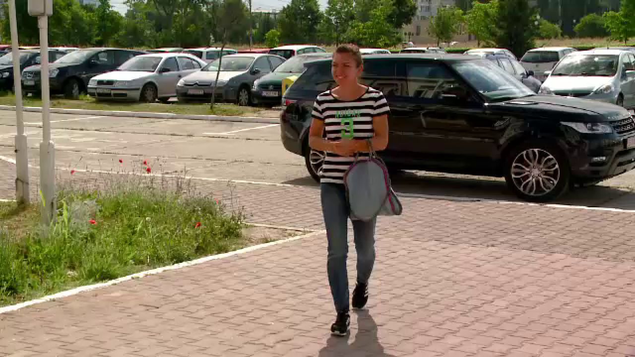 FOTO Simona Halep a mers la scoala in noua masina de 70.000 de euro! Ce propunere a primit la Constanta:_18