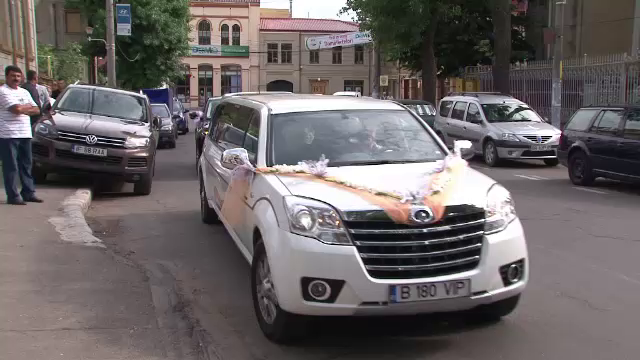Banel a facut a doua nunta in mai putin de un an! Si-a vazut mireasa abia la biserica: Cum a reactionat cand a vazut-o in rochie