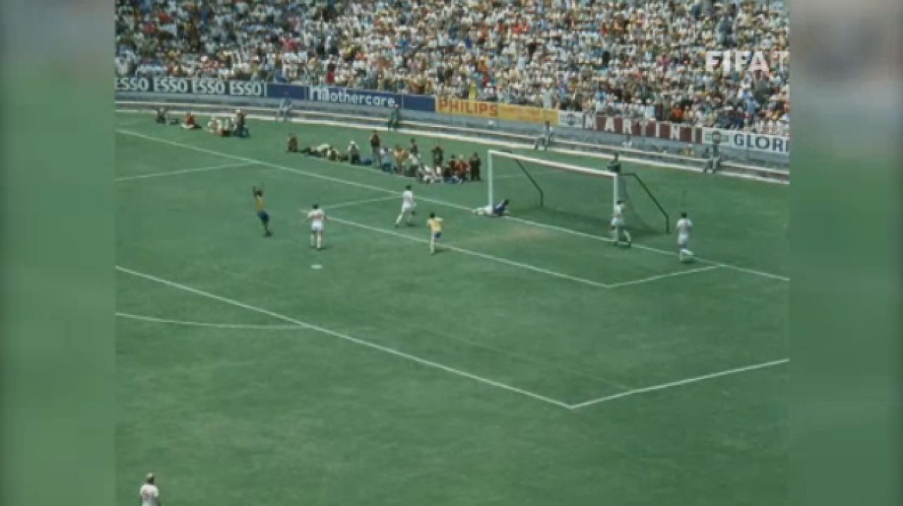 Faza trasa la indigo dupa 44 de ani: parada Mondialului, fix ca o interventie de la CM 1970 din grupa Romaniei! VIDEO_6