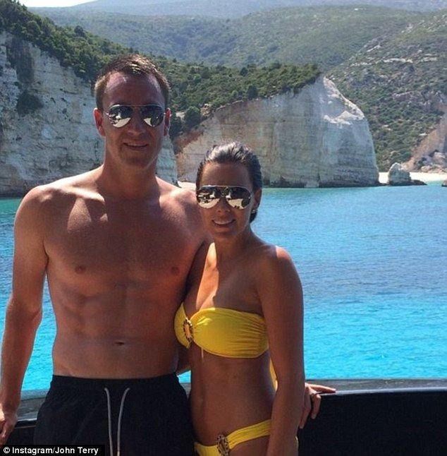 Cum se bucura Terry de Mondial din vacanta sa de lux. Imaginile aparute alaturi de sotia sa. FOTO_3