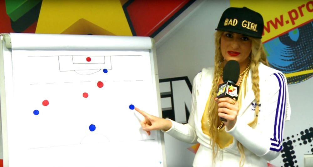 Si acum o sa va explic ce inseamna un offside! Super show facut de o vedeta din Romania. Cum explica offside-ul pentru femei :)