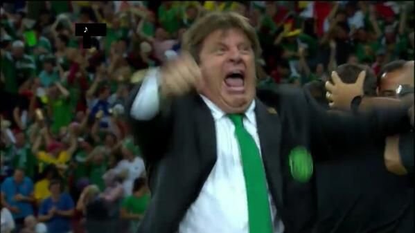 EPIC! :)) El este cel mai tare antrenor de la Mondial! Imagini de senzatie cu selectionerul Mexicului! GALERIE FOTO_4