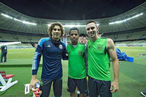 EPIC! :)) El este cel mai tare antrenor de la Mondial! Imagini de senzatie cu selectionerul Mexicului! GALERIE FOTO_11