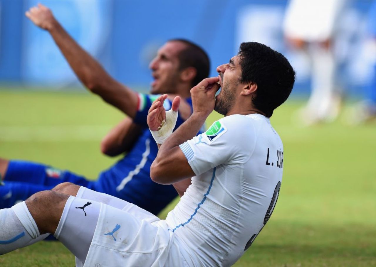 Cea mai DURA lovitura primita de Suarez dupa ce l-a MUSCAT pe Chiellini! Decizia luata de Barca si Liverpool_1
