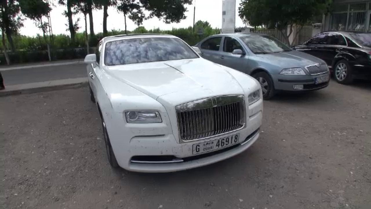FABULOS! Limuzina de 220.000 de euro care l-a vizitat pe Becali azi la Poarta Alba! Cine s-a dat jos din ea:_2