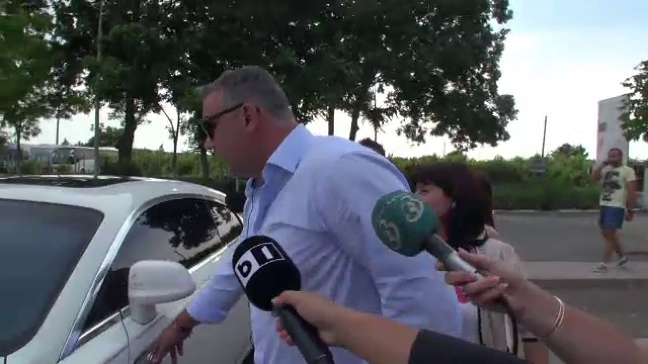 FABULOS! Limuzina de 220.000 de euro care l-a vizitat pe Becali azi la Poarta Alba! Cine s-a dat jos din ea:_3